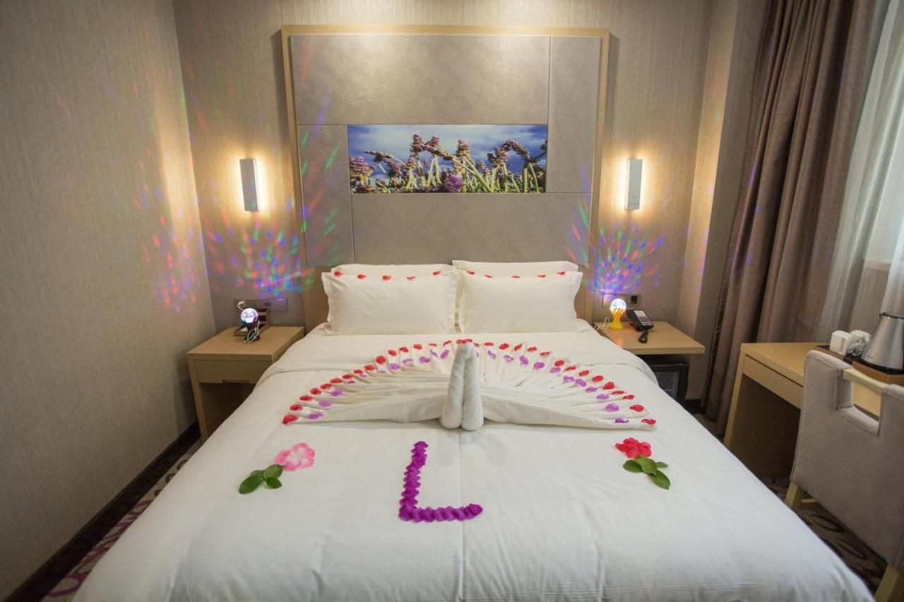 Lavande Hotels Heze Changjiang Road Wanda Plaza Buitenkant foto